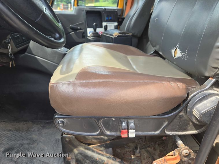 image for item EF1671 2011 International SF547 dump truck