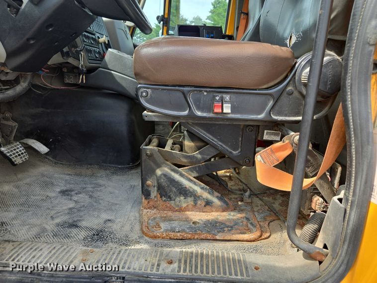 image for item EF1671 2011 International SF547 dump truck