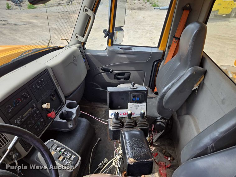 image for item EF1671 2011 International SF547 dump truck