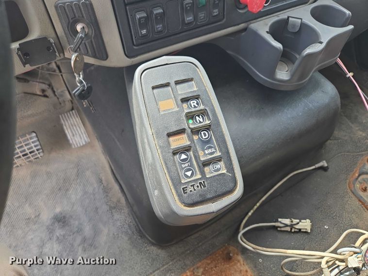 image for item EF1671 2011 International SF547 dump truck