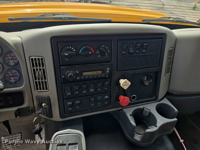 image for item EF1671 2011 International SF547 dump truck