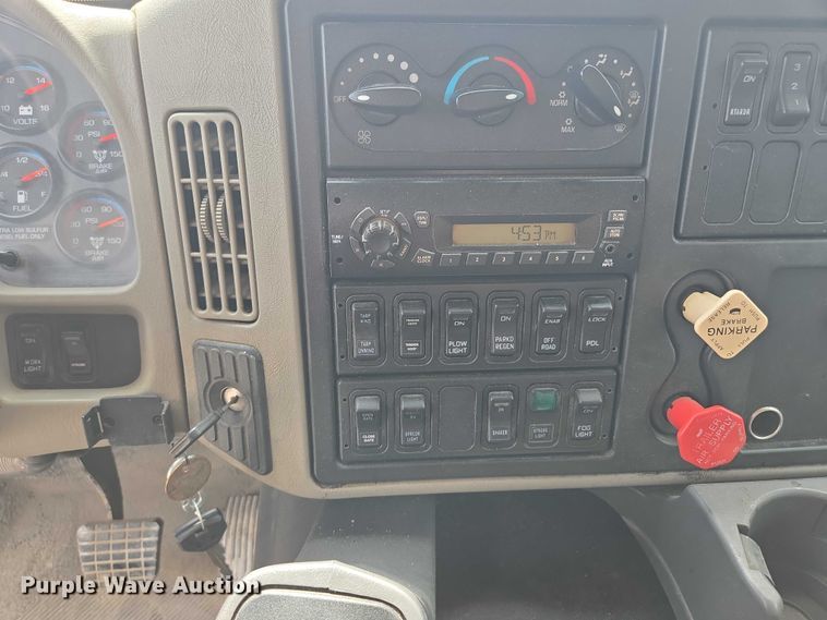 image for item EF1671 2011 International SF547 dump truck