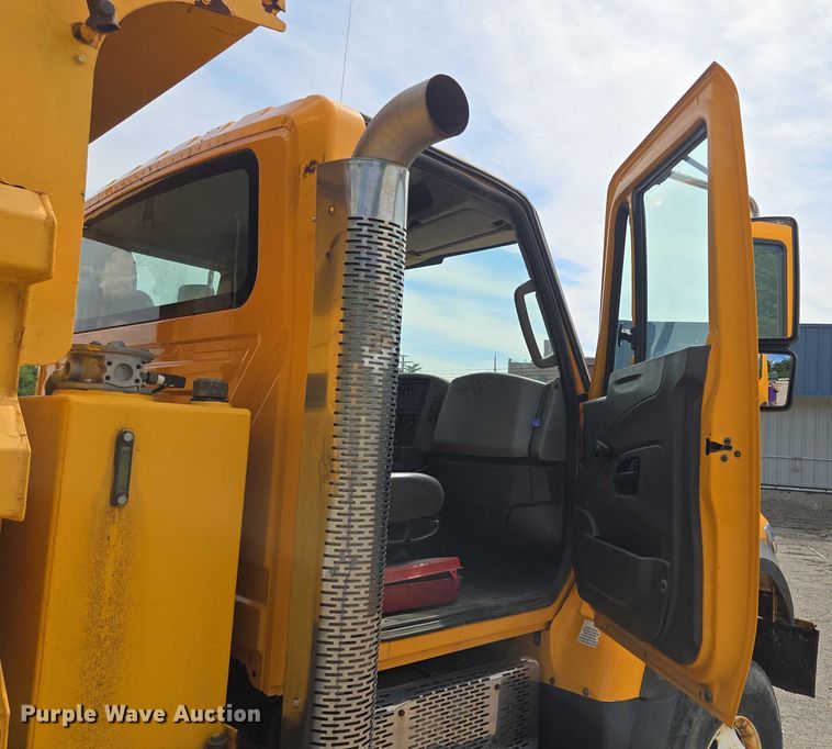 image for item EF1671 2011 International SF547 dump truck