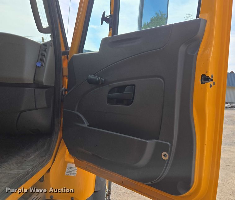 image for item EF1671 2011 International SF547 dump truck