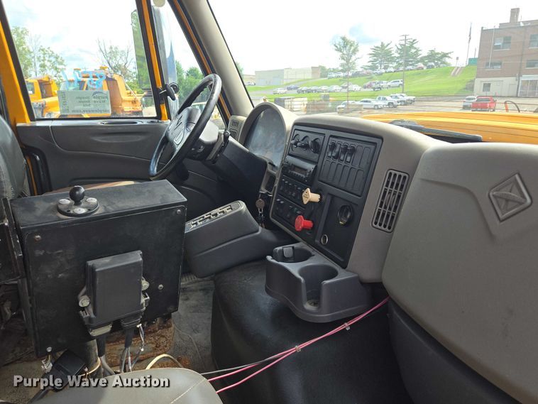 image for item EF1671 2011 International SF547 dump truck