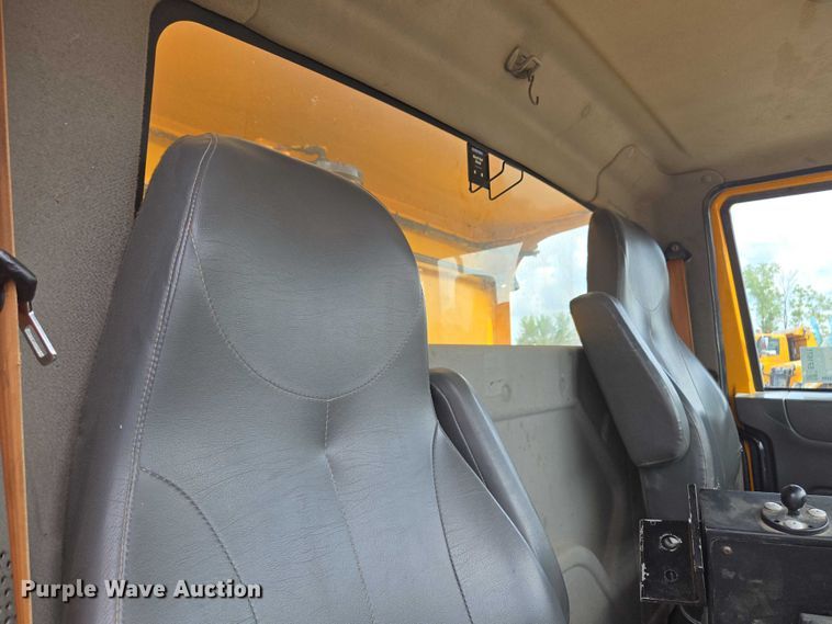 image for item EF1671 2011 International SF547 dump truck