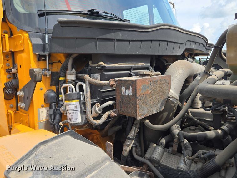 image for item EF1671 2011 International SF547 dump truck