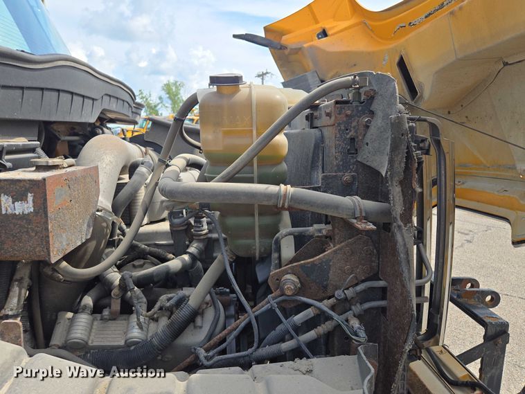 image for item EF1671 2011 International SF547 dump truck