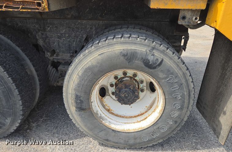 image for item EF1671 2011 International SF547 dump truck