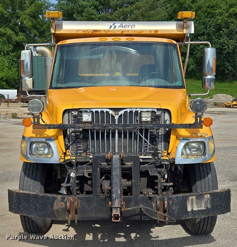 image for item EF1672 2005 International 7400 dump truck