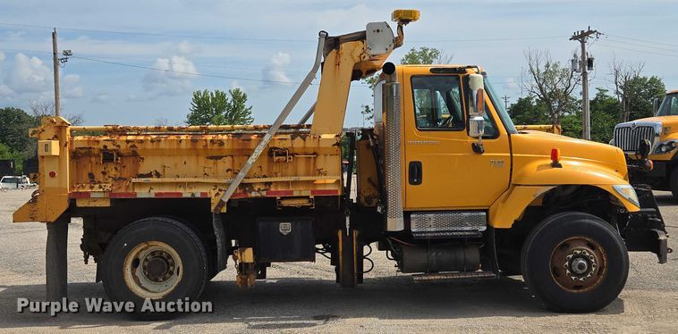 image for item EF1672 2005 International 7400 dump truck