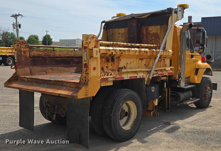 image for item EF1672 2005 International 7400 dump truck