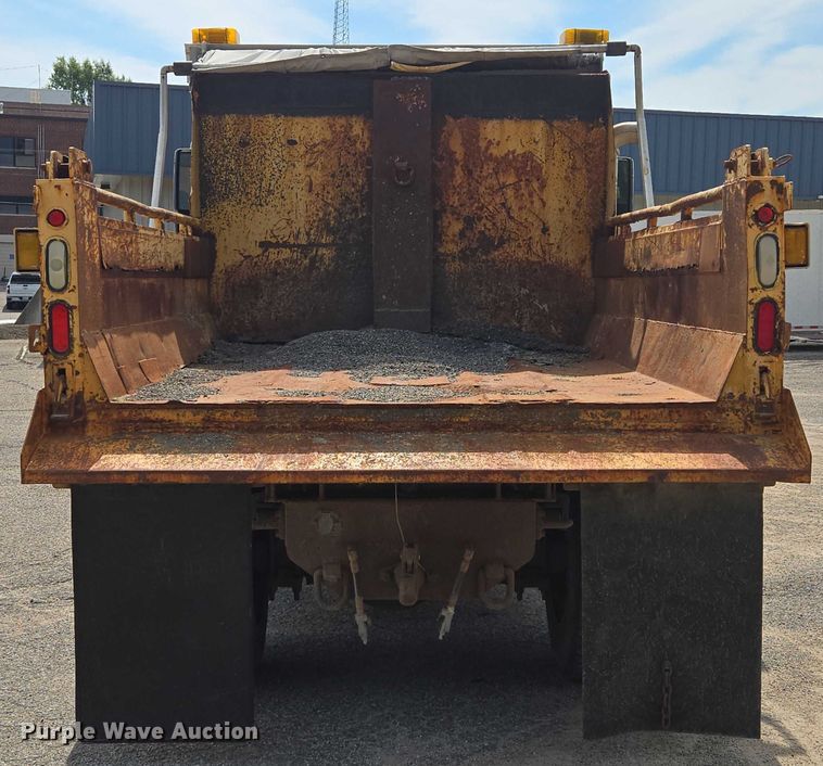 image for item EF1672 2005 International 7400 dump truck