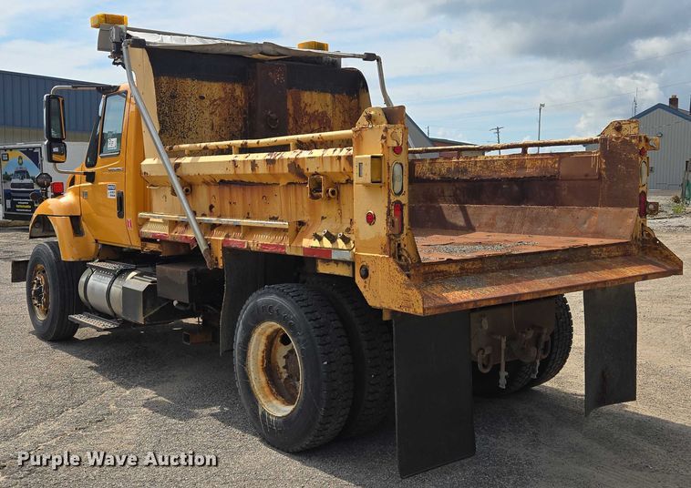 image for item EF1672 2005 International 7400 dump truck