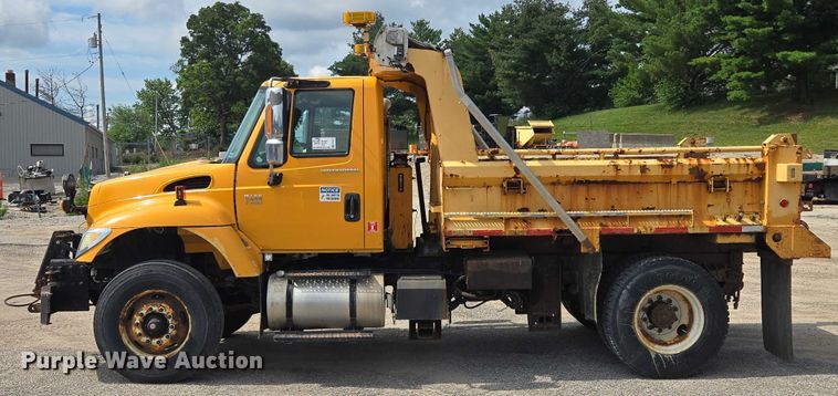 image for item EF1672 2005 International 7400 dump truck