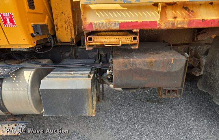 image for item EF1672 2005 International 7400 dump truck