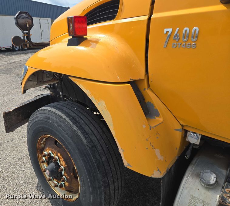 image for item EF1672 2005 International 7400 dump truck