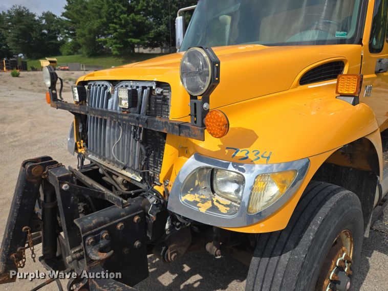 image for item EF1672 2005 International 7400 dump truck