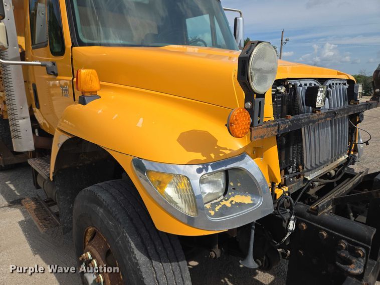 image for item EF1672 2005 International 7400 dump truck