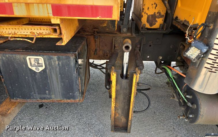 image for item EF1672 2005 International 7400 dump truck