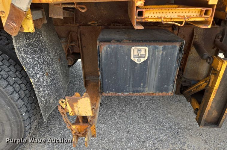 image for item EF1672 2005 International 7400 dump truck