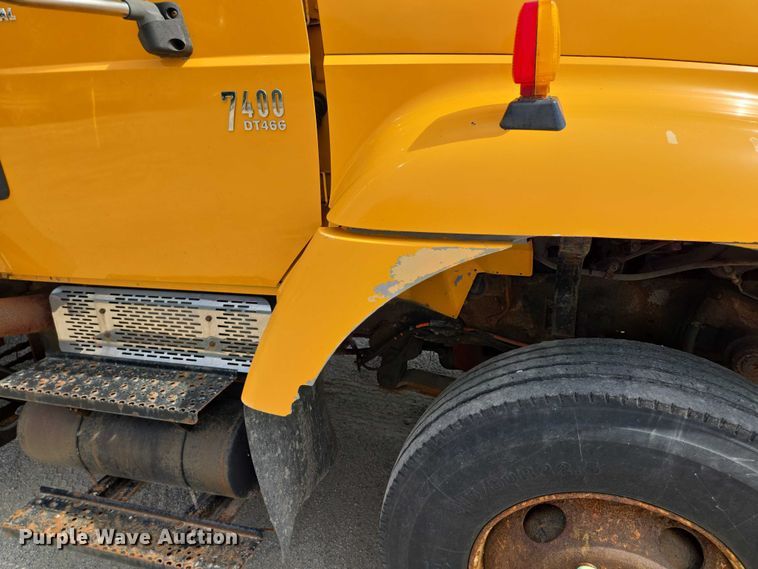 image for item EF1672 2005 International 7400 dump truck