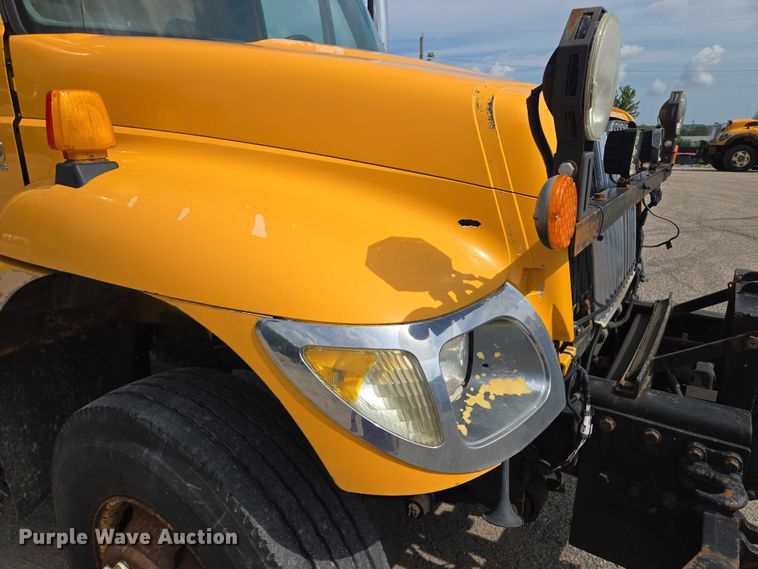 image for item EF1672 2005 International 7400 dump truck