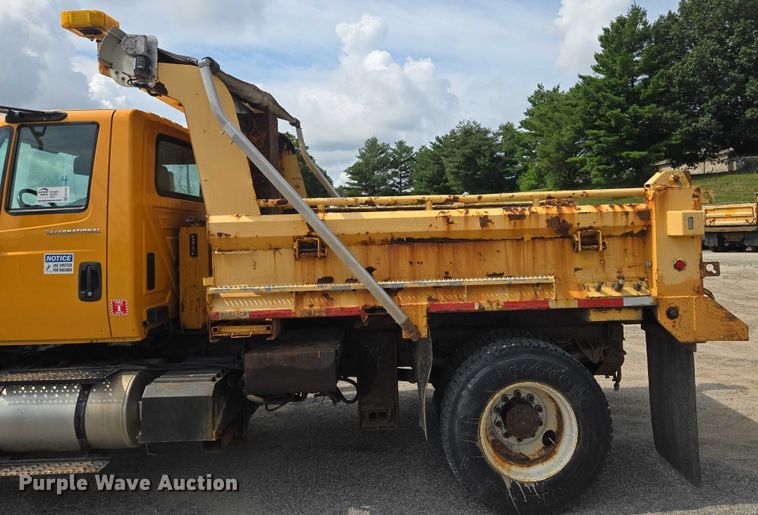 image for item EF1672 2005 International 7400 dump truck