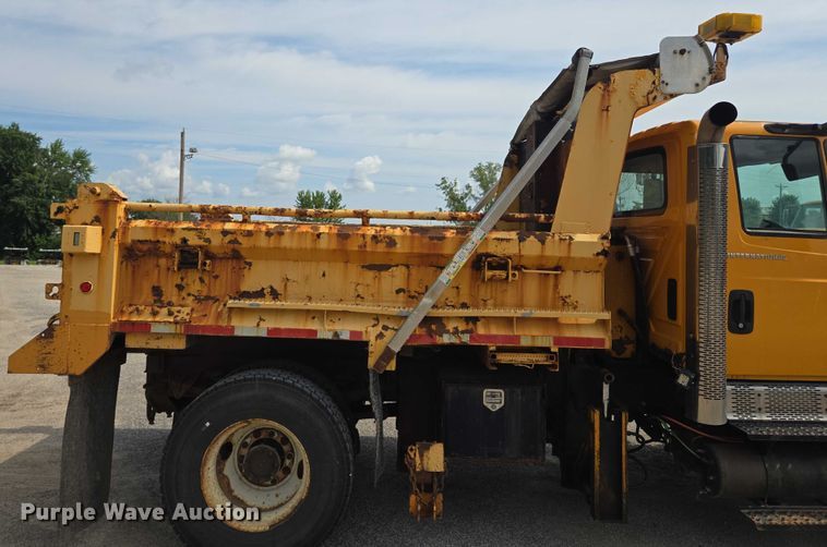 image for item EF1672 2005 International 7400 dump truck