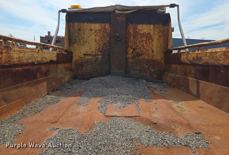 image for item EF1672 2005 International 7400 dump truck