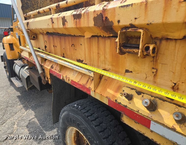image for item EF1672 2005 International 7400 dump truck