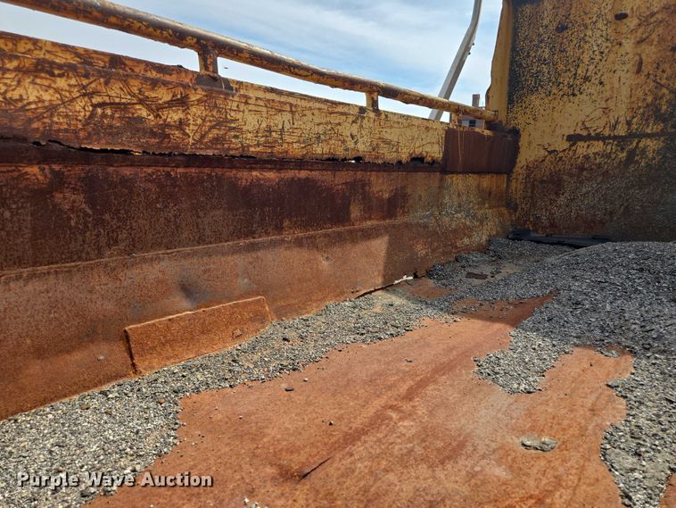 image for item EF1672 2005 International 7400 dump truck