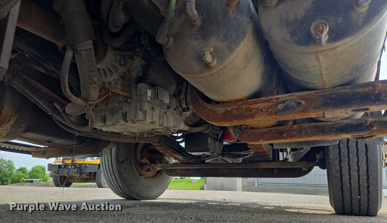 image for item EF1672 2005 International 7400 dump truck