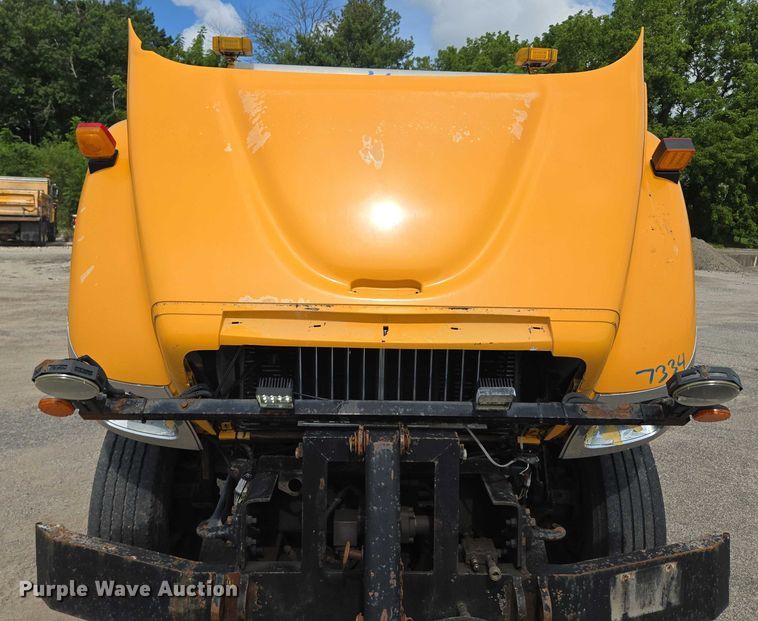 image for item EF1672 2005 International 7400 dump truck