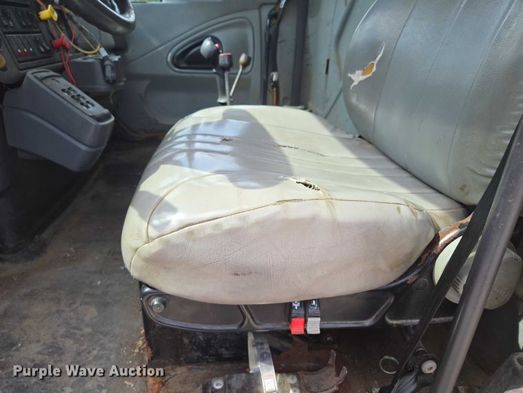 image for item EF1672 2005 International 7400 dump truck