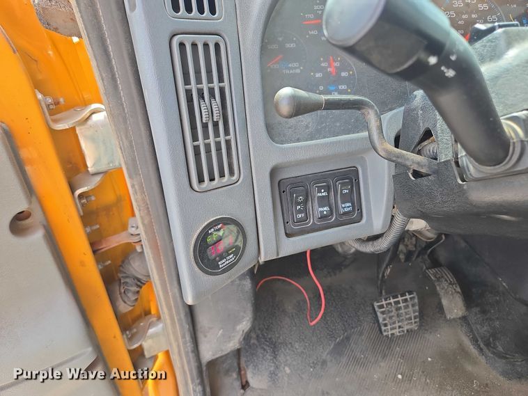 image for item EF1672 2005 International 7400 dump truck