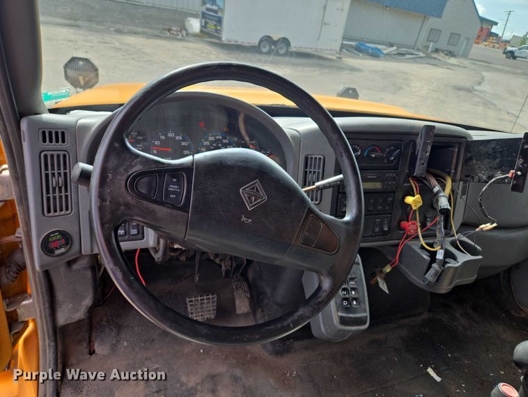 image for item EF1672 2005 International 7400 dump truck