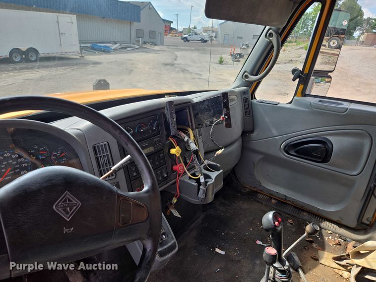 image for item EF1672 2005 International 7400 dump truck