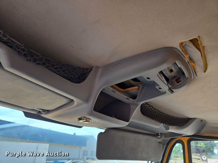 image for item EF1672 2005 International 7400 dump truck