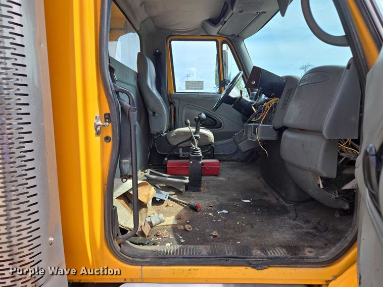 image for item EF1672 2005 International 7400 dump truck