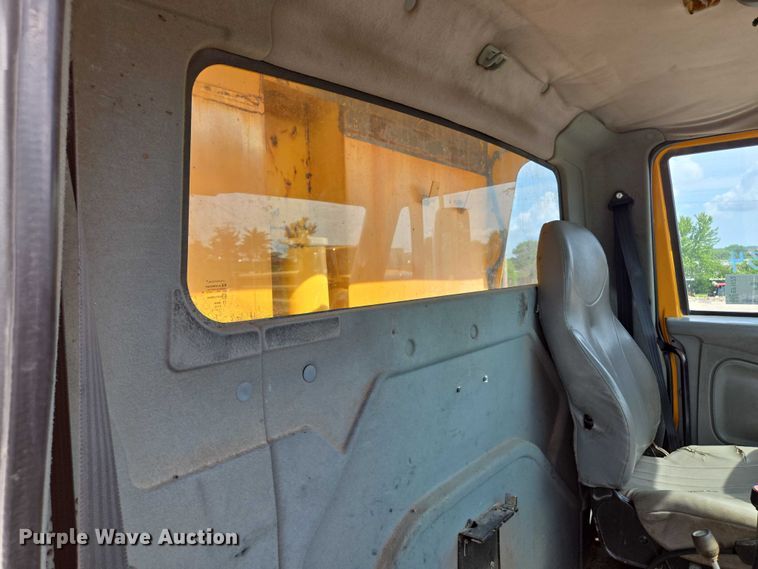 image for item EF1672 2005 International 7400 dump truck