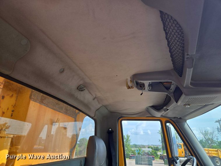 image for item EF1672 2005 International 7400 dump truck