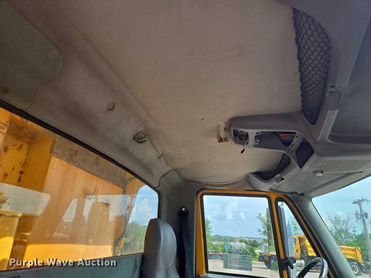 image for item EF1672 2005 International 7400 dump truck