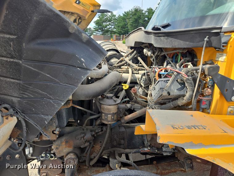 image for item EF1672 2005 International 7400 dump truck