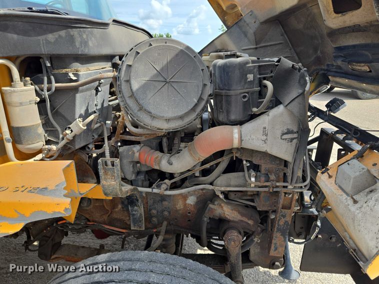 image for item EF1672 2005 International 7400 dump truck