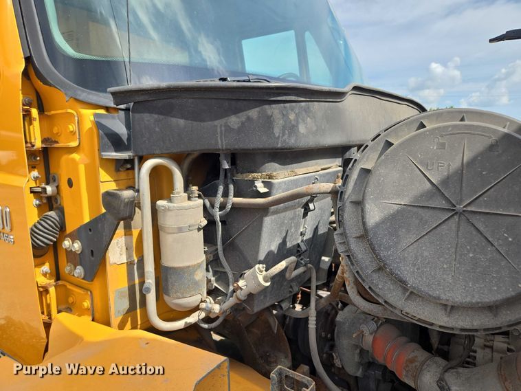 image for item EF1672 2005 International 7400 dump truck