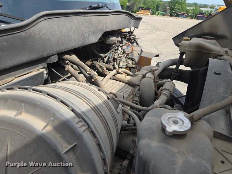 image for item EF1672 2005 International 7400 dump truck