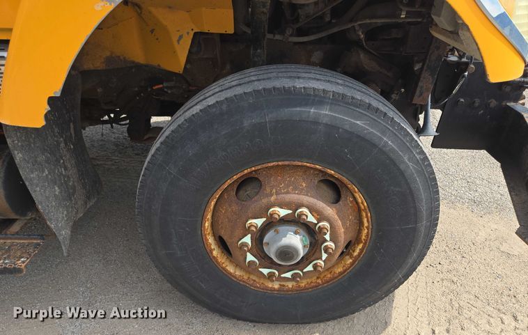 image for item EF1672 2005 International 7400 dump truck