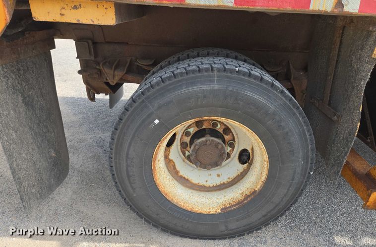 image for item EF1672 2005 International 7400 dump truck