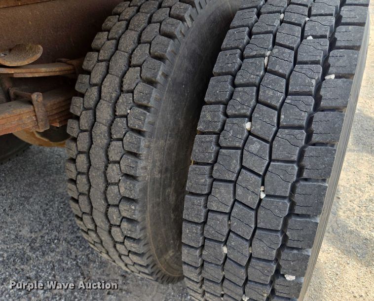 image for item EF1672 2005 International 7400 dump truck